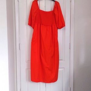 Free assembly dress